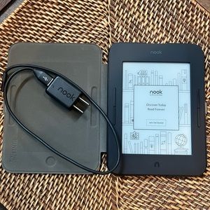 Nook GlowLight 3 with charger and case